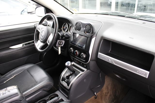 Used 2016 Jeep Compass Latitude image 17