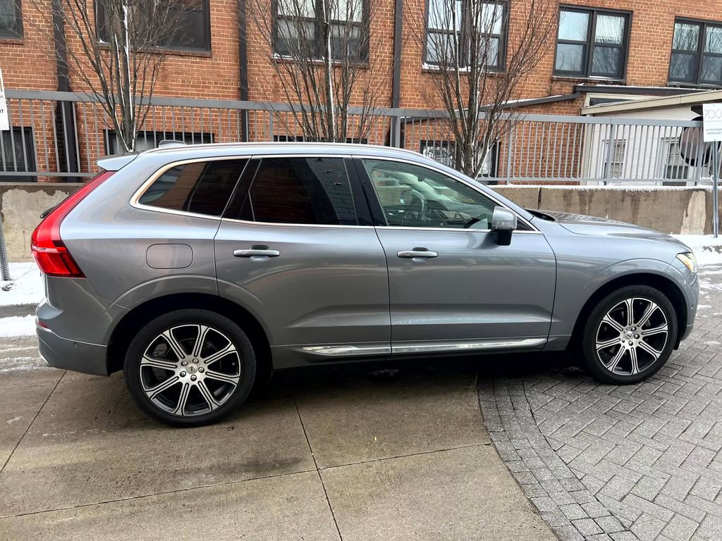 Used 2021 Volvo XC60 T5 Inscription w/ Advanced Package image 4