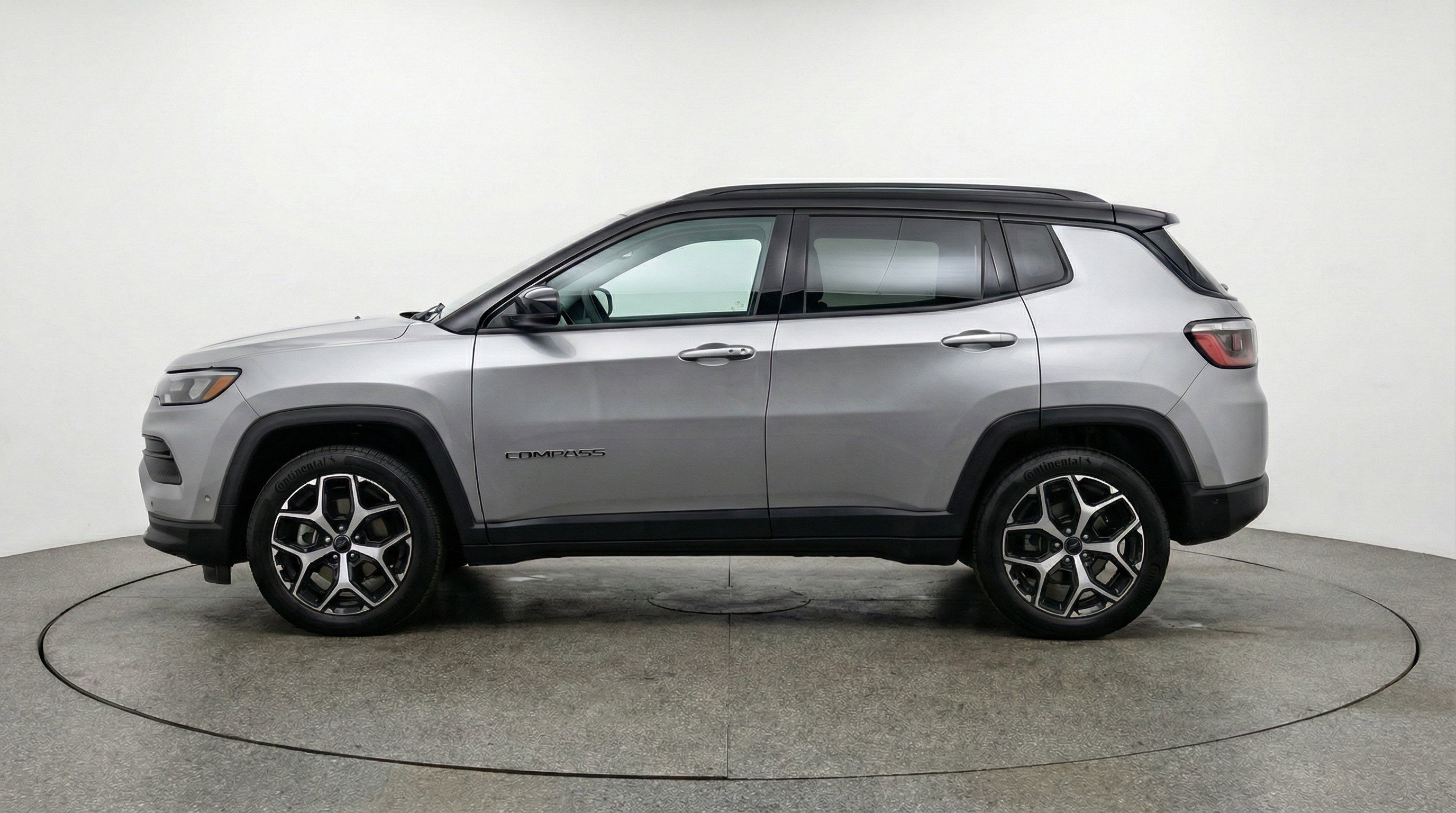 Used 2025 Jeep Compass Limited image 5
