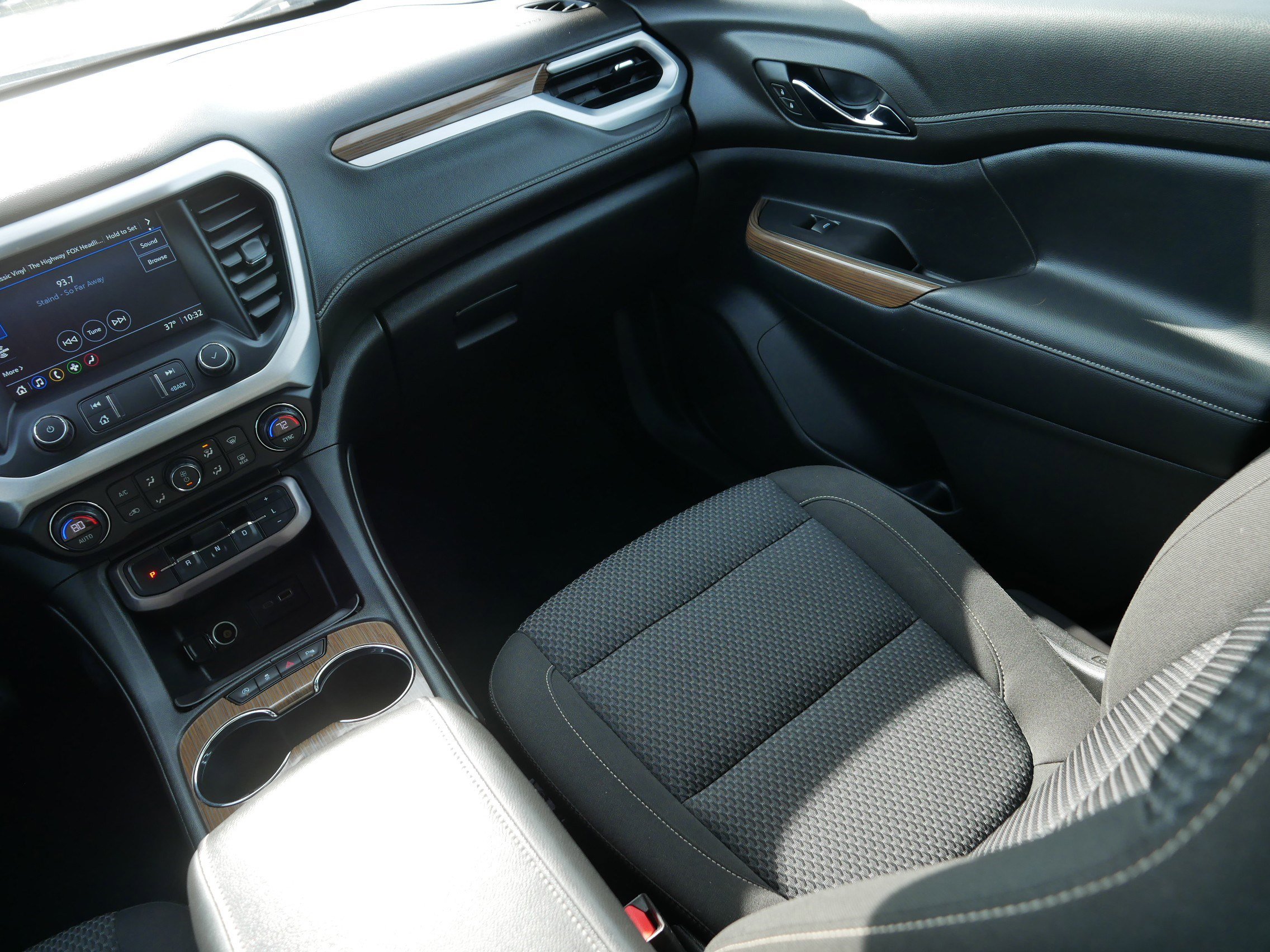 Used 2020 GMC Acadia SLE w/ Driver Convenience Package image 11