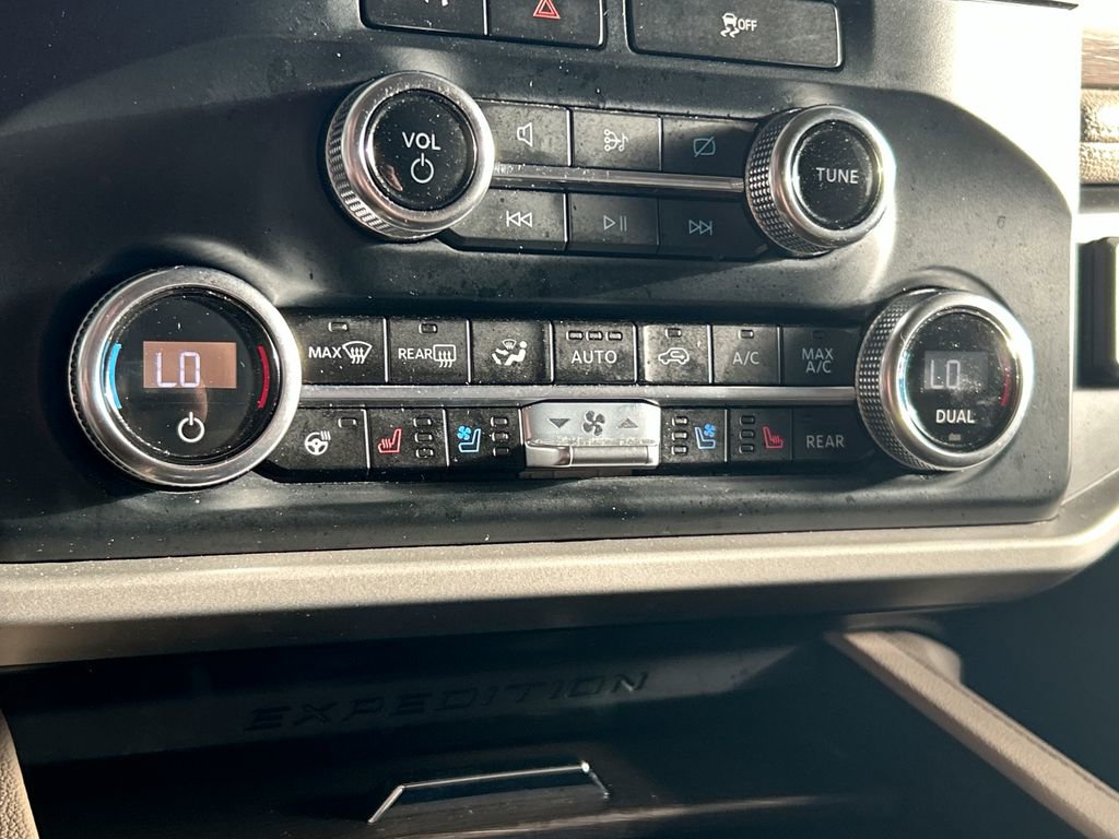 Used 2024 Ford Expedition Max Limited image 30