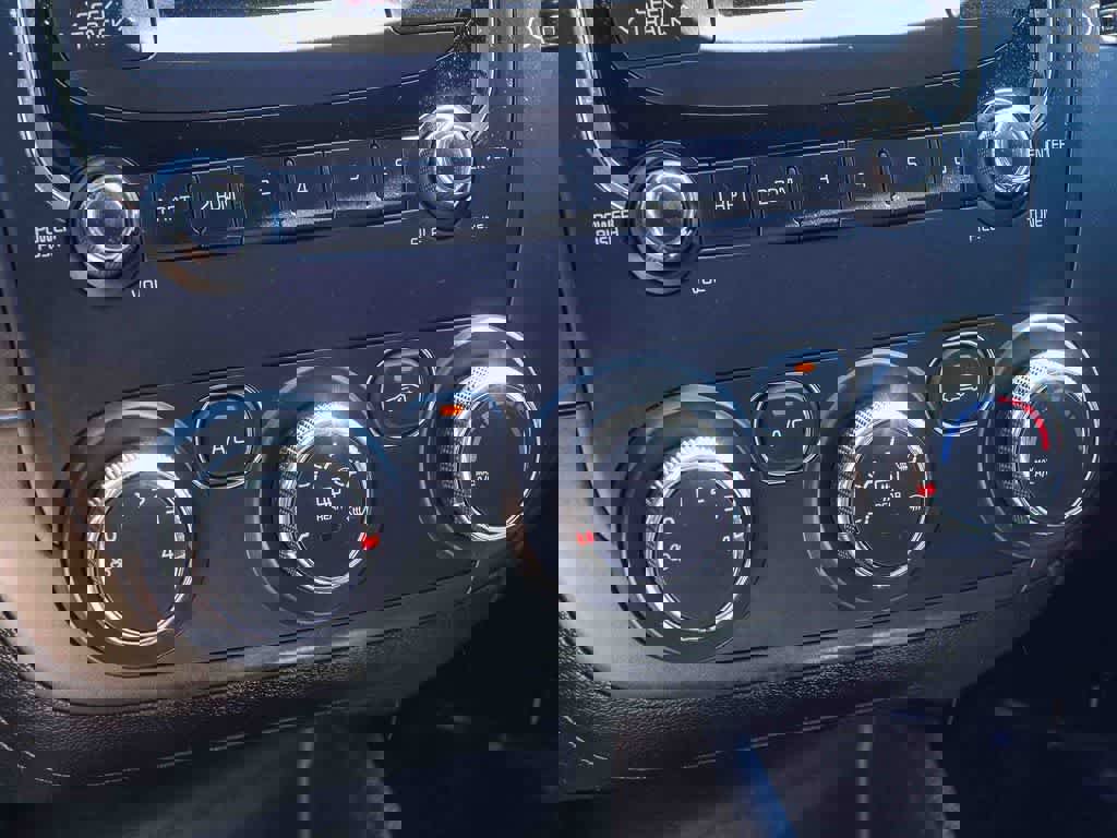 Used 2017 Kia Forte LX image 21