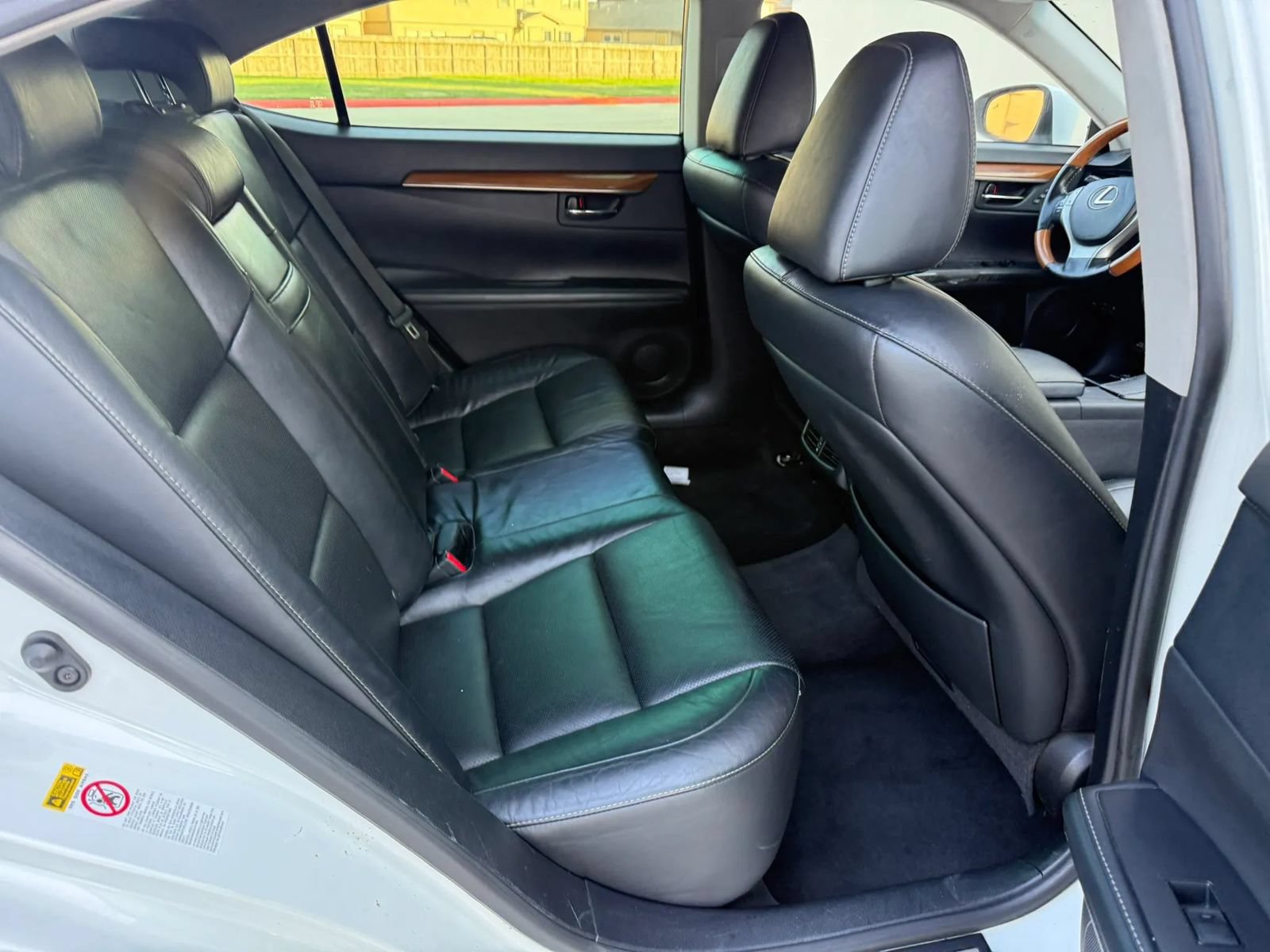 Used 2014 Lexus ES 300h w/ Luxury Package w/Bamboo Trim FWD image 16