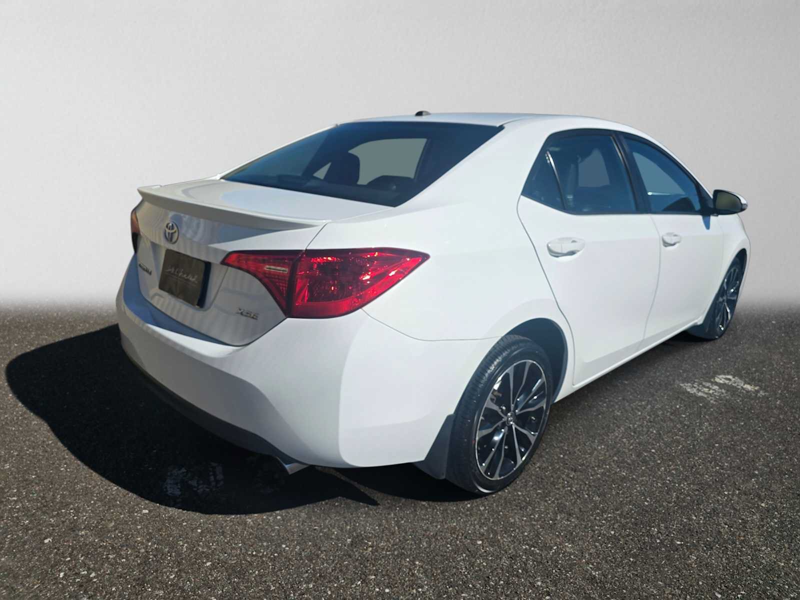 Used 2019 Toyota Corolla XSE FWD image 3