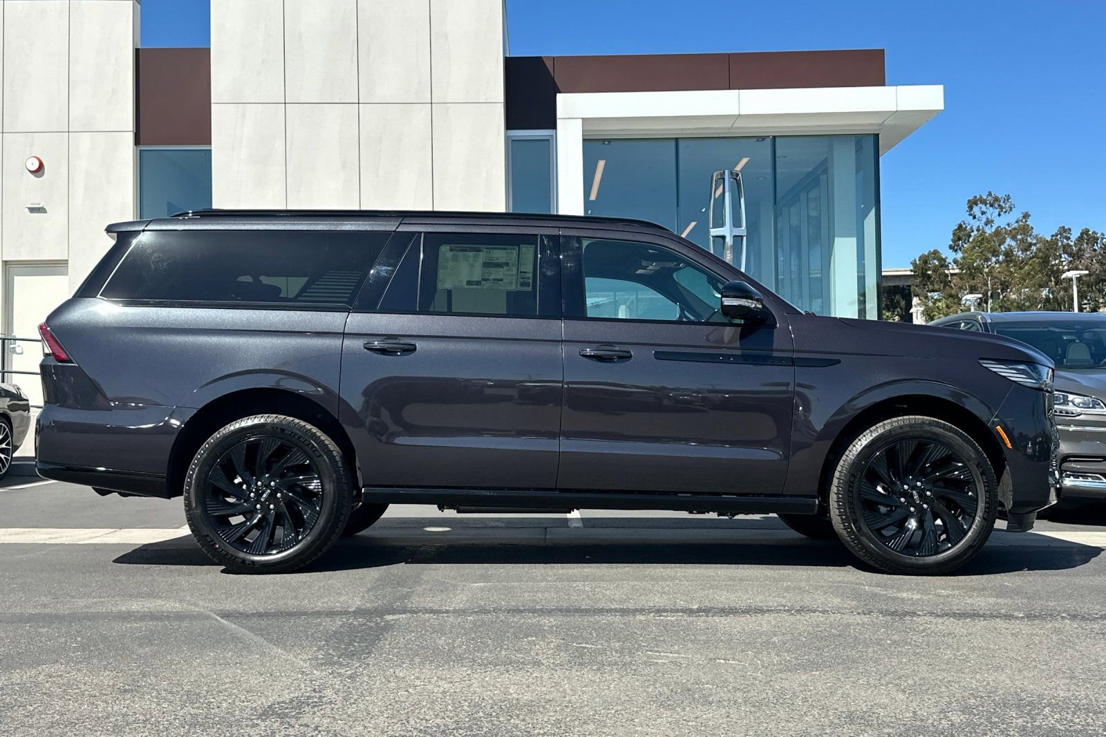 New 2026 Lincoln Navigator L Reserve image 2
