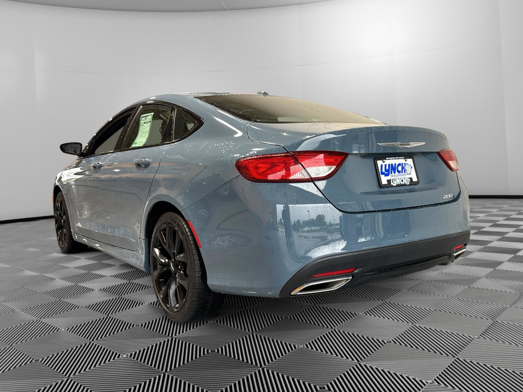 Used 2015 Chrysler 200 S FWD image 3