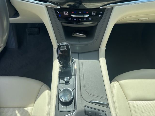 Used 2023 Cadillac XT6 Premium Luxury image 13