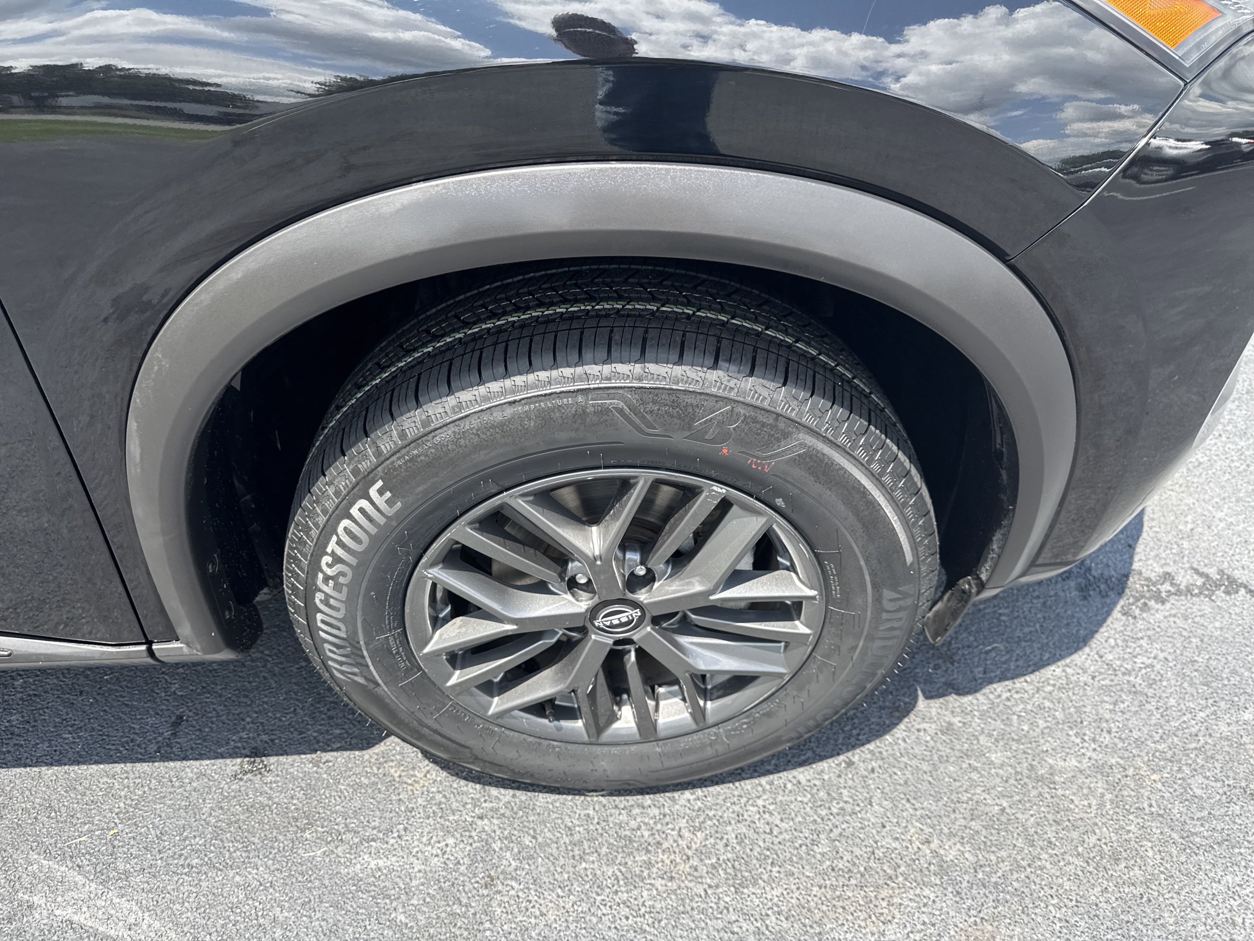 Used 2023 Nissan Rogue S image 10