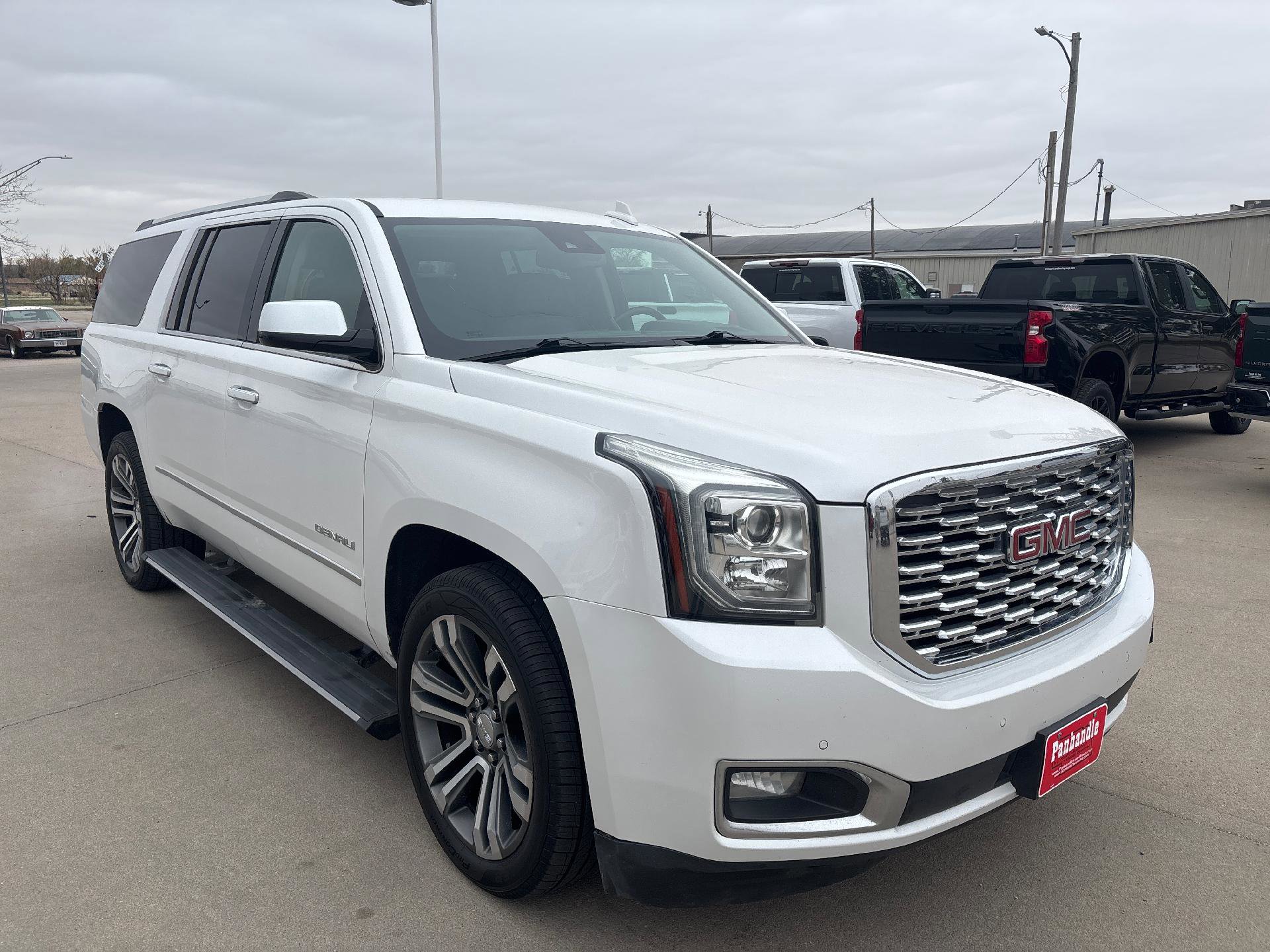 Used 2020 GMC Yukon XL Denali w/ Denali Premium Package image 12