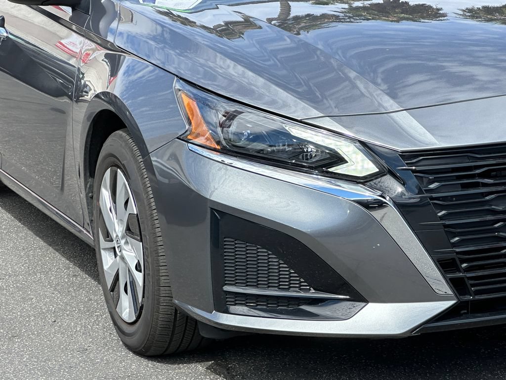 Used 2025 Nissan Altima 2.5 S FWD image 12