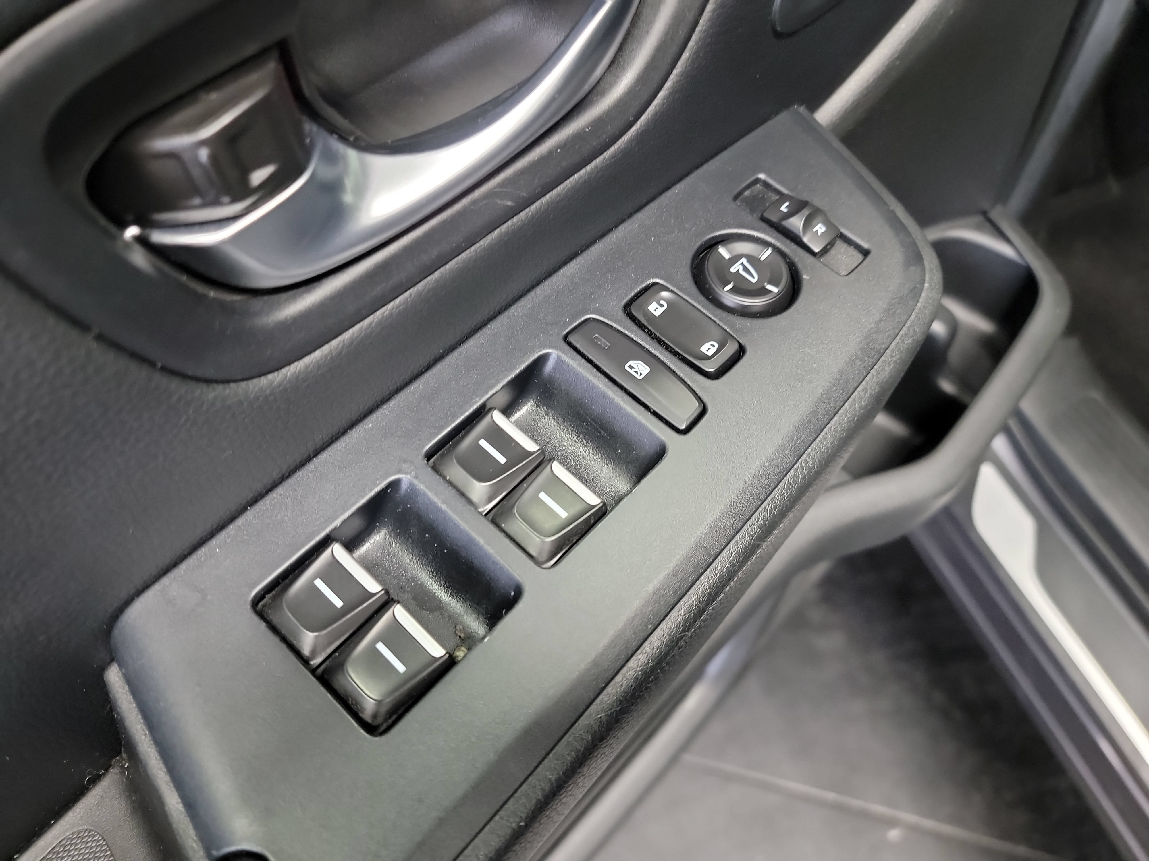 Used 2025 Honda Pilot Touring image 14