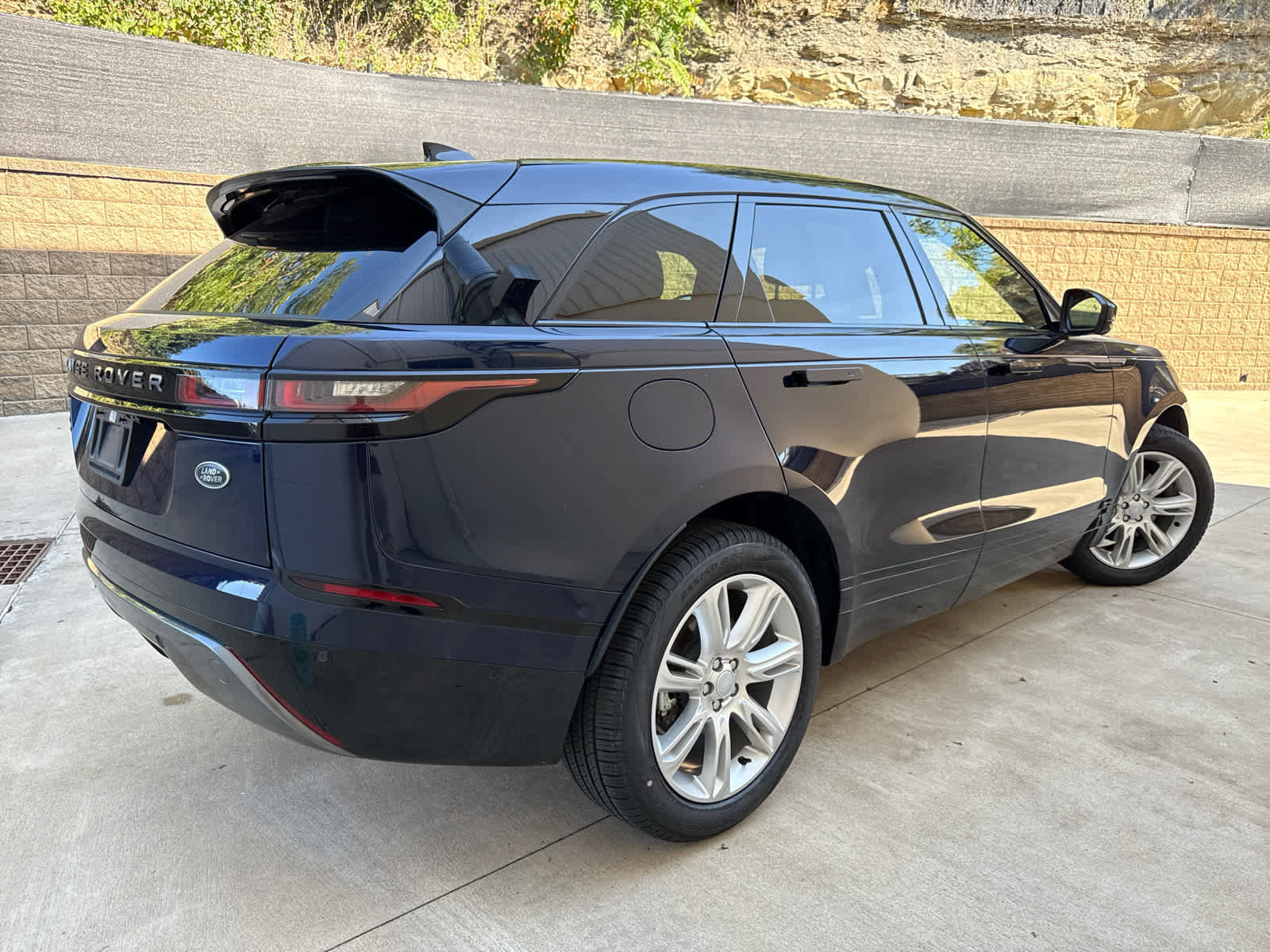 Certified 2021 Land Rover Range Rover Velar R-Dynamic S image 3