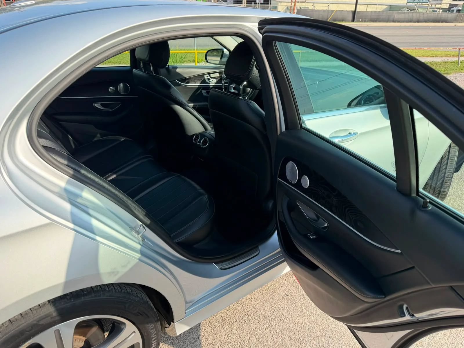 Used 2018 Mercedes-Benz E 300 image 9