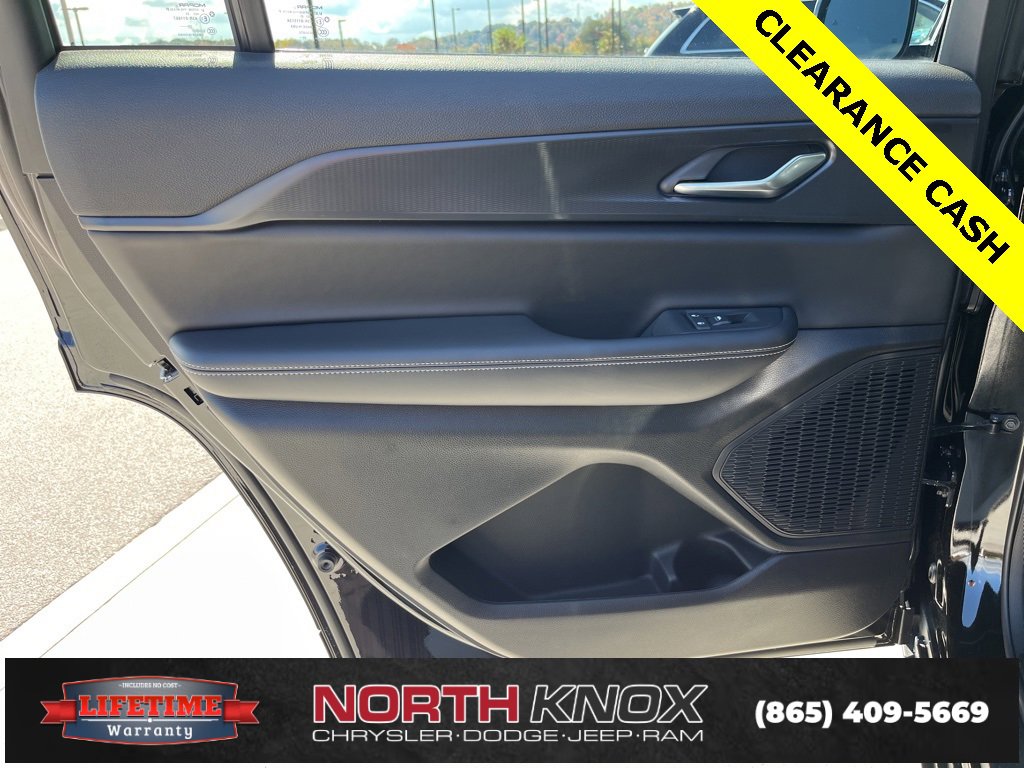 New 2025 Jeep Grand Cherokee L Altitude image 18