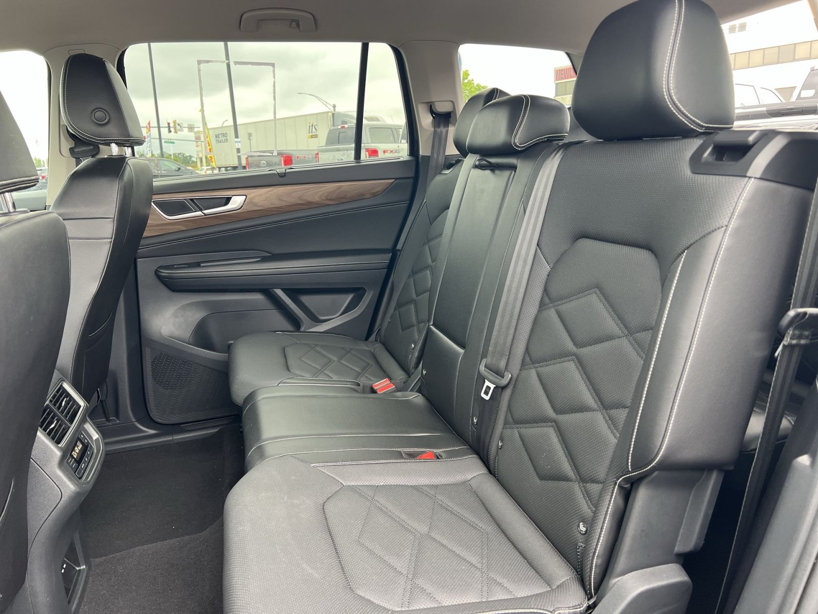 Used 2024 Volkswagen Atlas SE AWD/4WD image 23