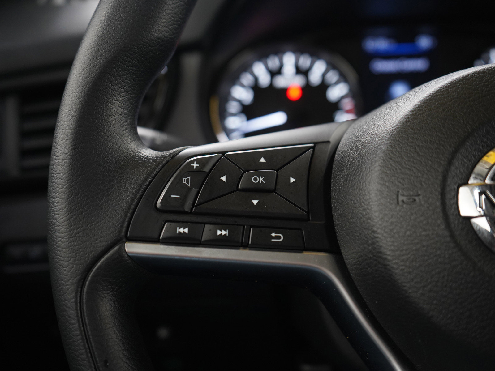 Used 2018 Nissan Rogue S FWD image 25
