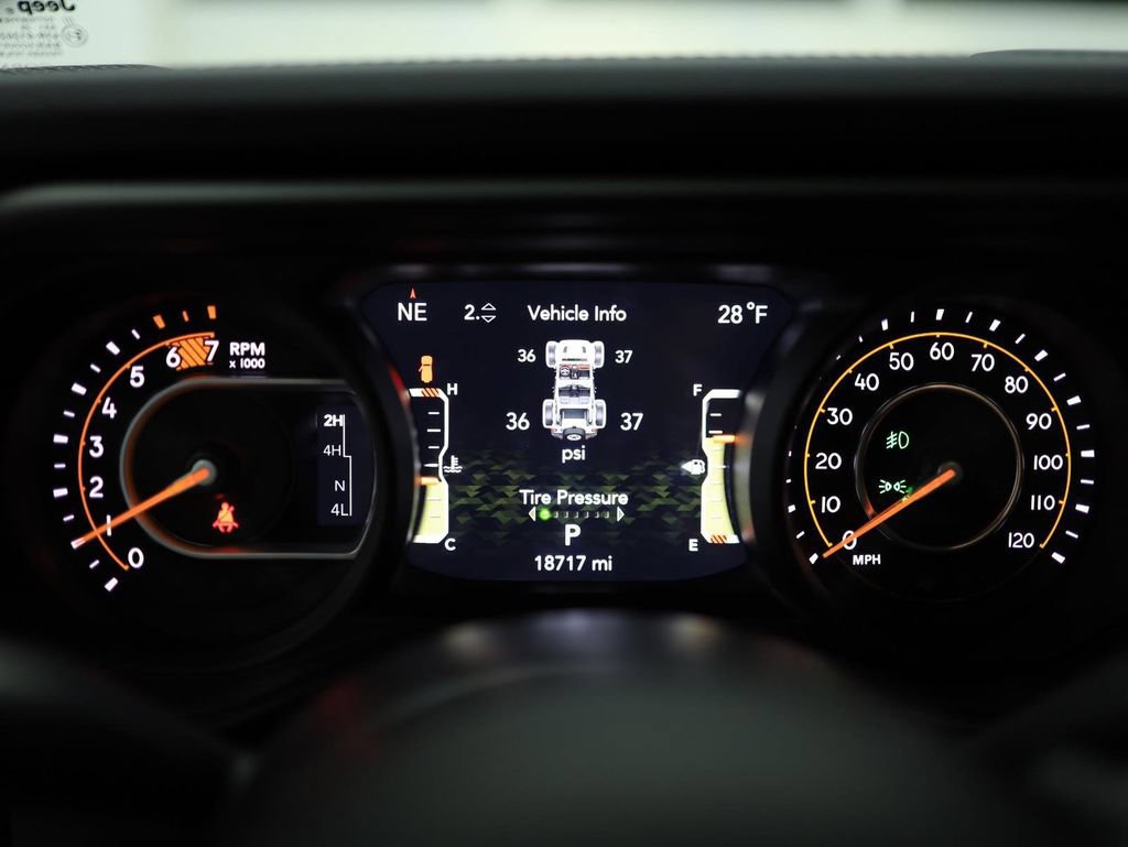 Used 2025 Jeep Wrangler Unlimited Rubicon AWD/4WD image 64