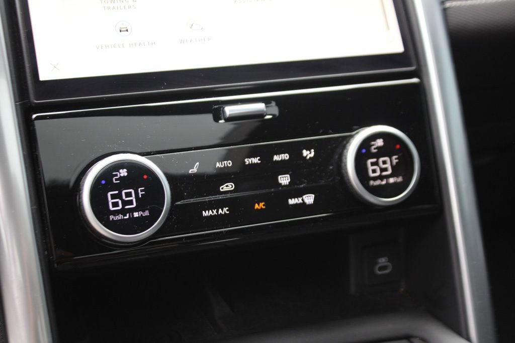 Certified 2024 Land Rover Discovery Dynamic SE image 20