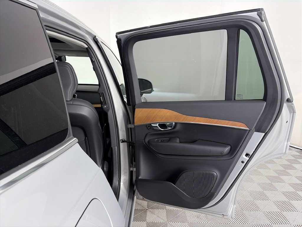 Used 2024 Volvo XC90 B5 Plus AWD/4WD image 27