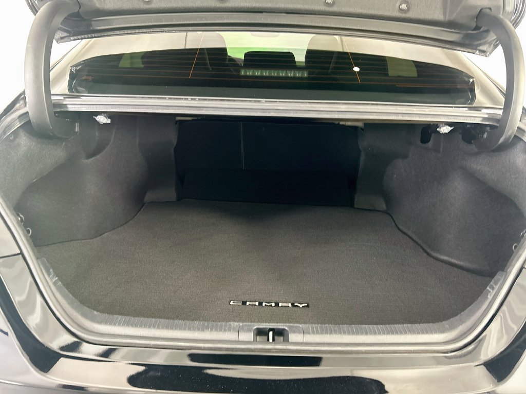 Used 2021 Toyota Camry SE w/ Carpet Mat Package (TMS) FWD image 26