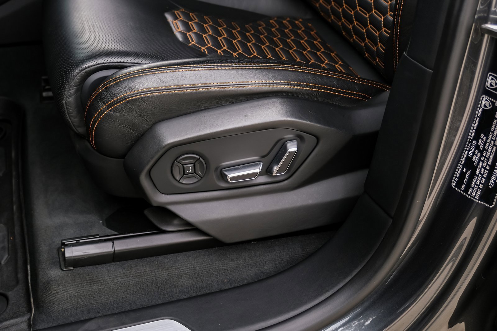 Used 2020 Lamborghini Urus image 33