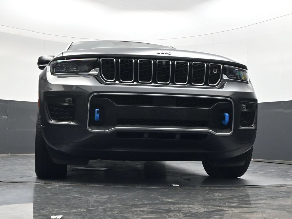 Used 2023 Jeep Grand Cherokee Overland w/ Advanced Protech Group III AWD/4WD image 44