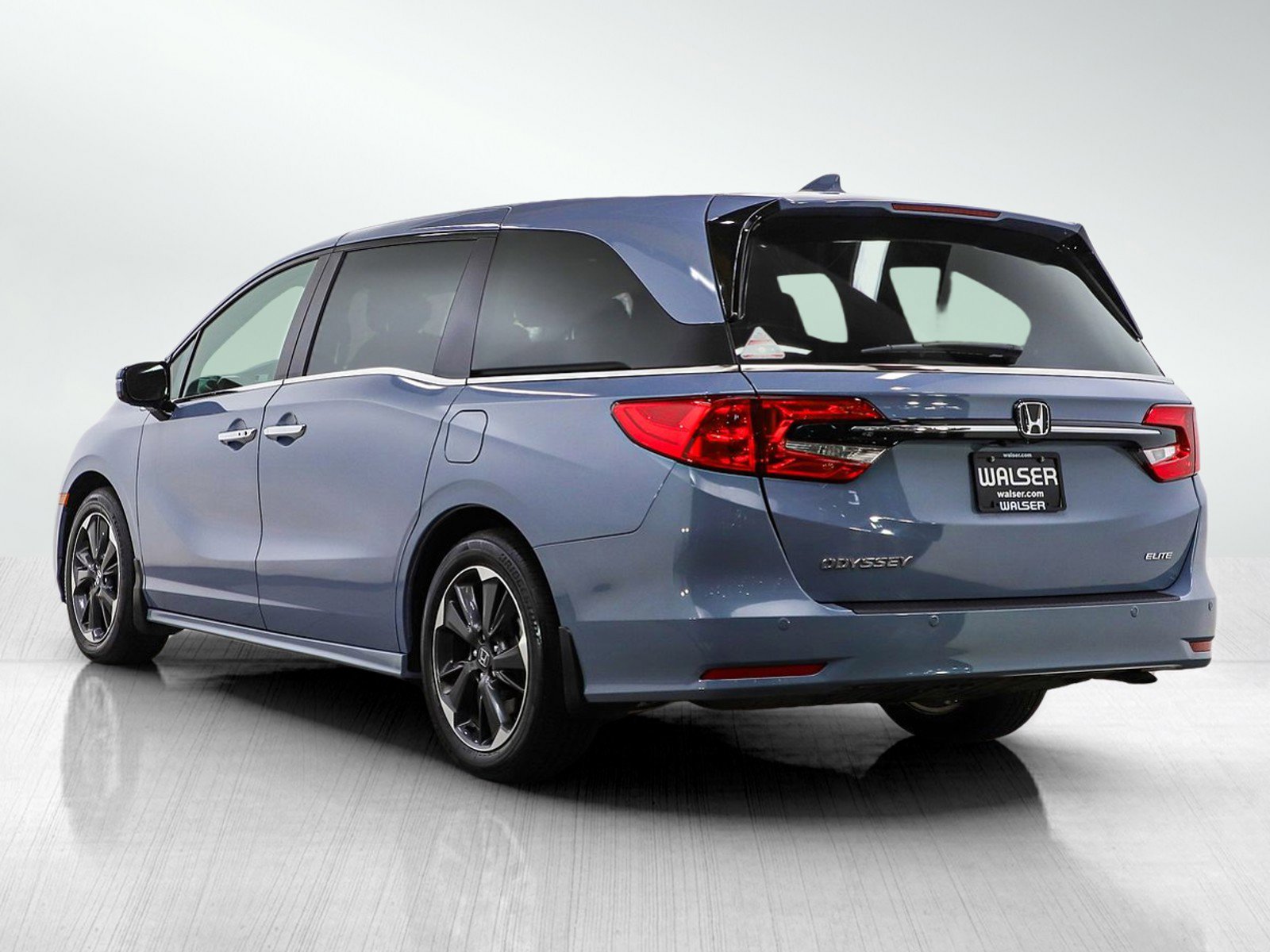 Used 2023 Honda Odyssey Elite image 3