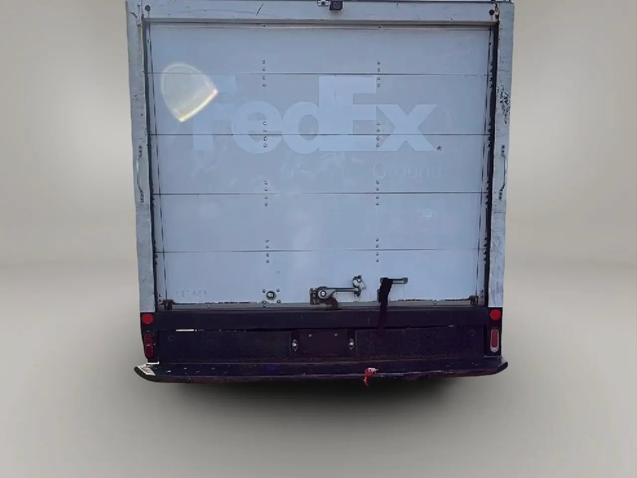 Used 2017 GMC Savana 3500 Extended RWD image 4