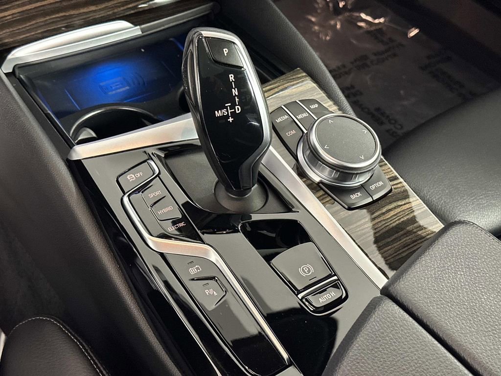 Used 2023 BMW 530e xDrive w/ Premium Package image 14