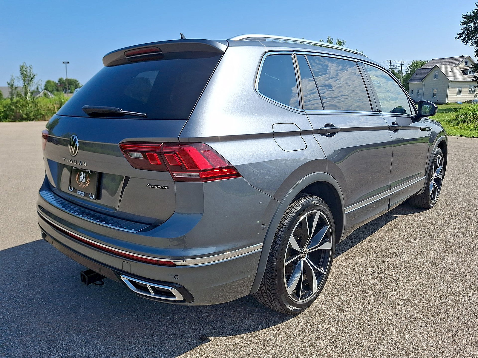 Used 2022 Volkswagen Tiguan SEL R-Line AWD/4WD image 25