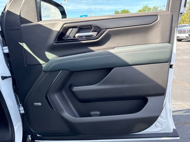 New 2026 GMC Yukon AT4 image 13