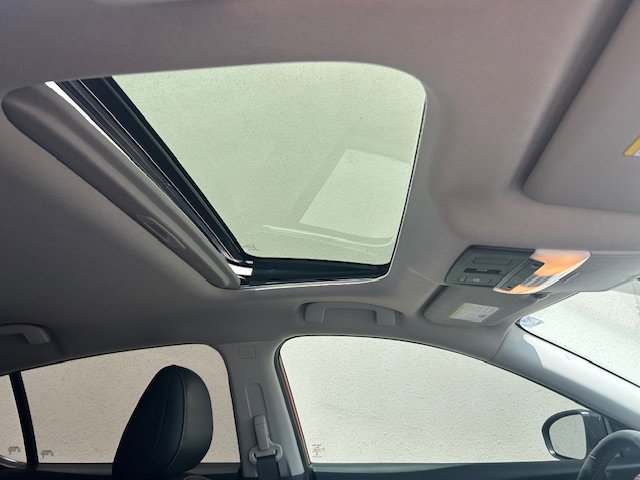 Used 2025 Nissan Sentra SR w/ SR Premium Package FWD image 10