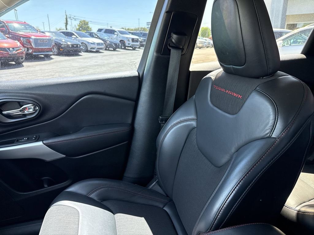 Used 2018 Jeep Cherokee Trailhawk w/ Comfort/Convenience Group image 31