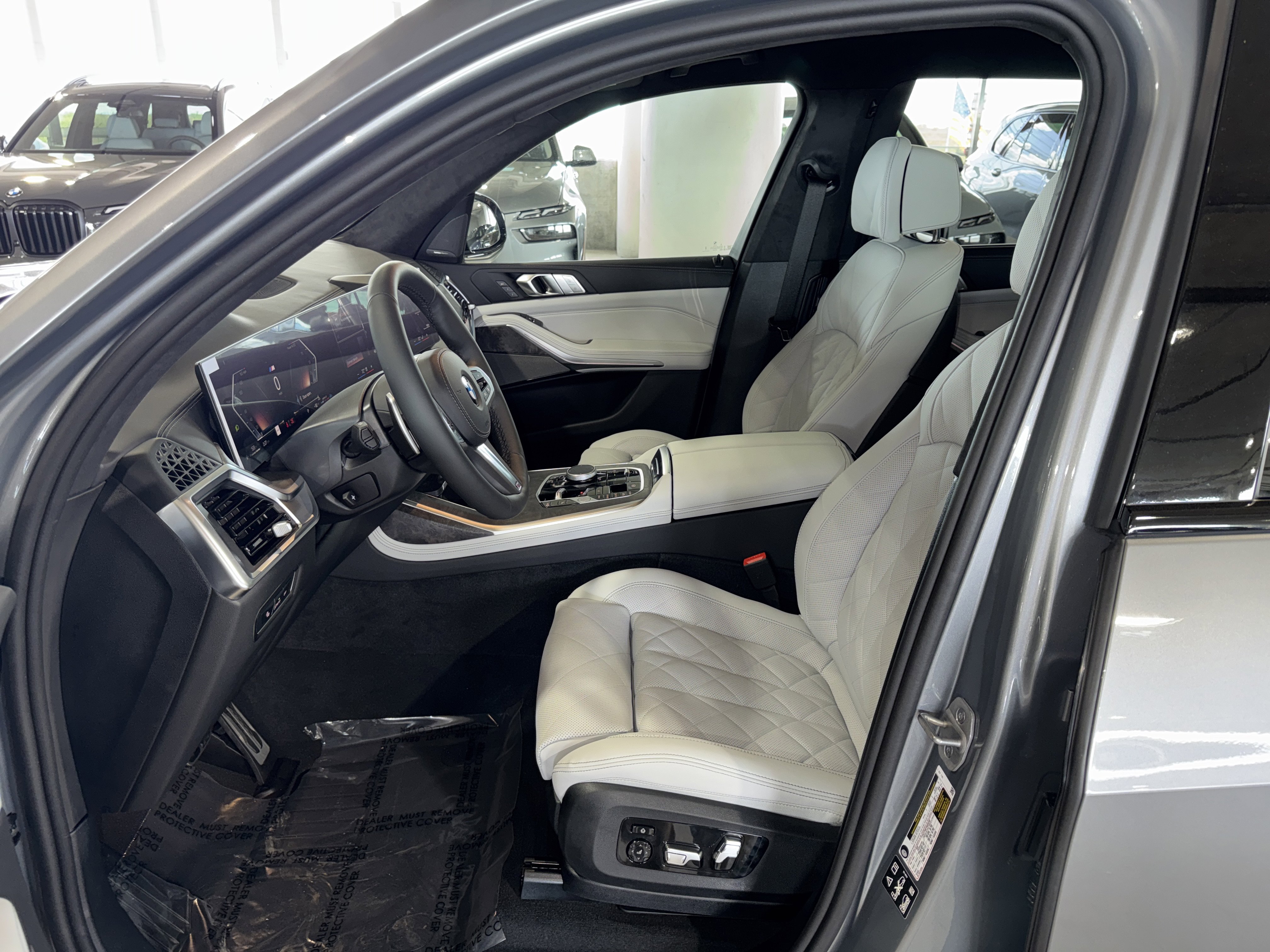 New 2026 BMW X7 xDrive40i w/ M Sport Package image 14