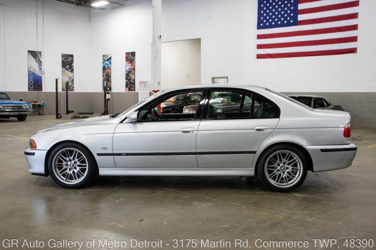 Used 2003 BMW M5 RWD image 3