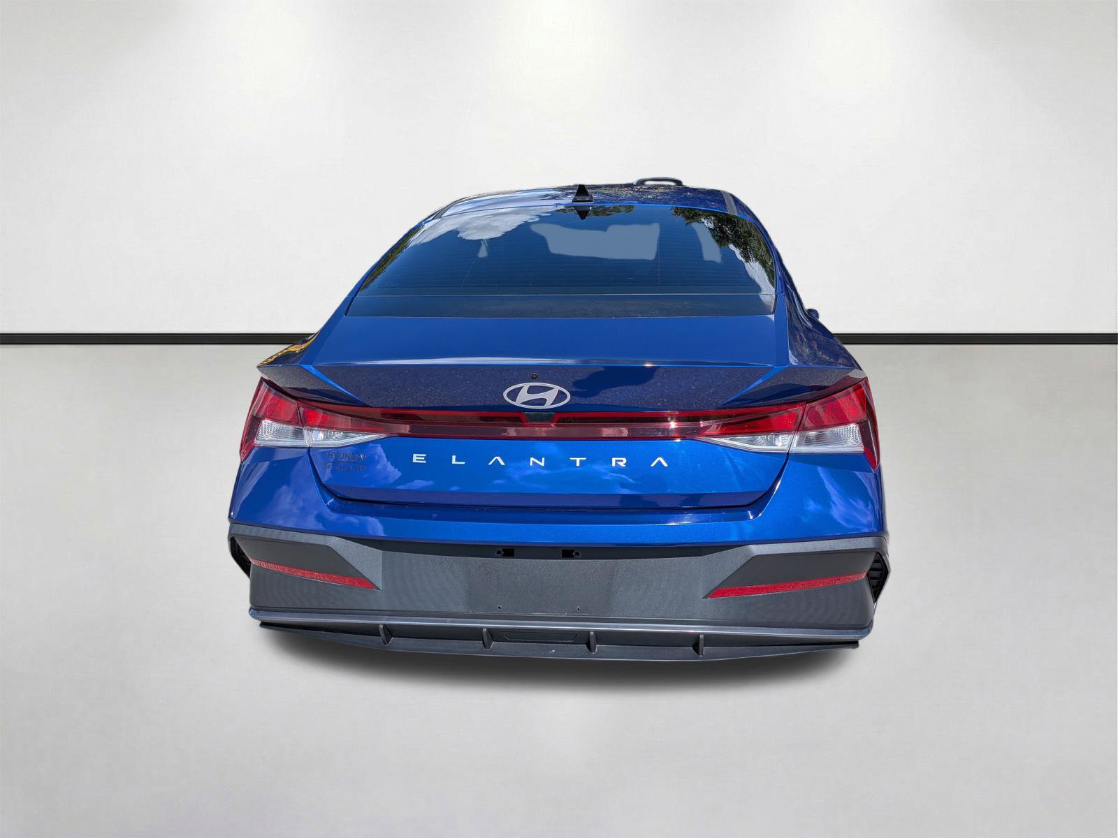 Used 2024 Hyundai Elantra SE FWD image 5