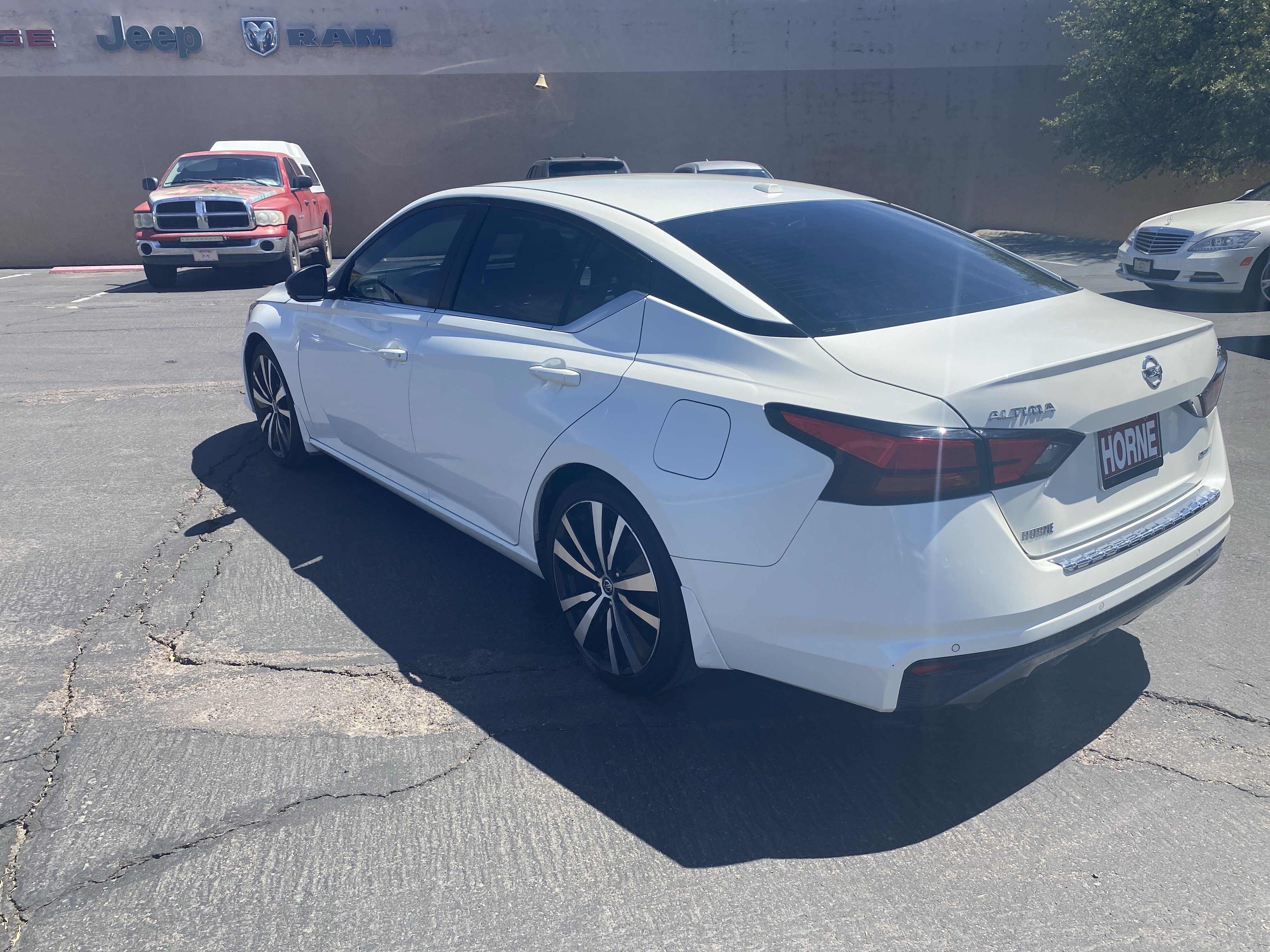 Used 2021 Nissan Altima 2.0 SR FWD image 2