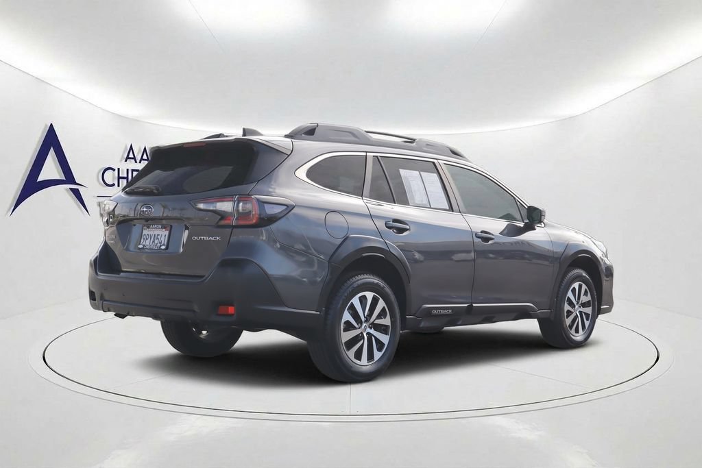 Used 2025 Subaru Outback Premium AWD/4WD image 4