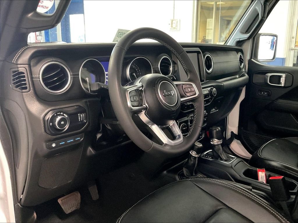Used 2023 Jeep Wrangler Unlimited Sahara AWD/4WD image 8