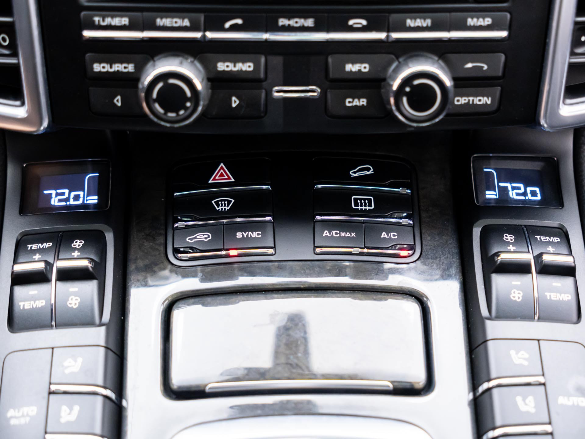 Used 2014 Porsche Cayenne GTS AWD/4WD image 25