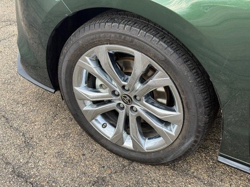 Used 2022 Toyota Sienna Platinum image 10