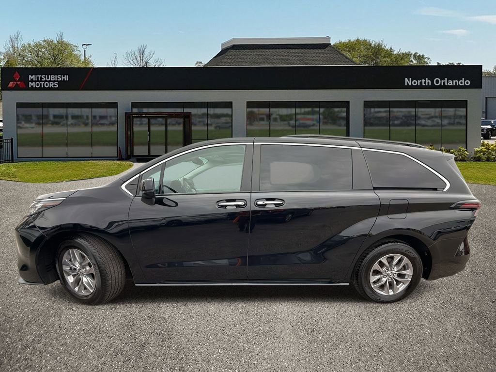 Used 2023 Toyota Sienna XLE image 2