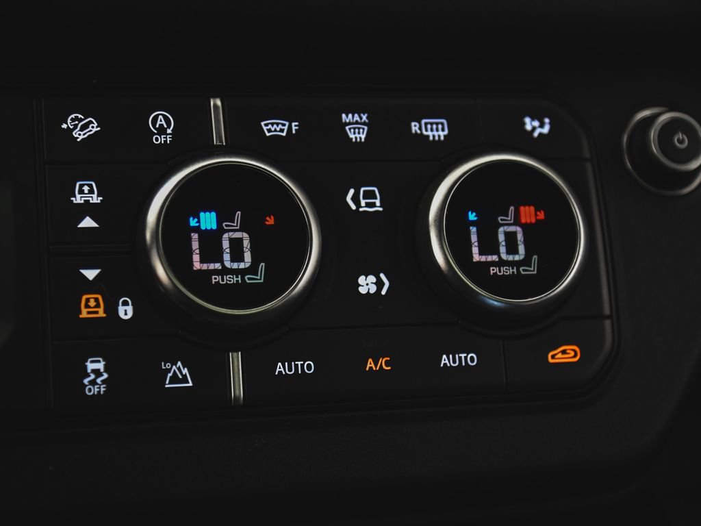Used 2024 Land Rover Defender 130 X AWD/4WD image 31