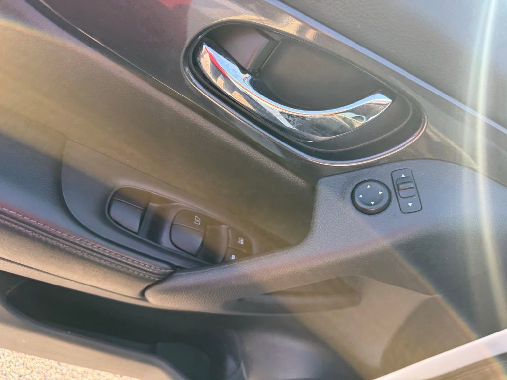 Used 2019 Nissan Rogue S w/ Special Edition Package FWD image 11