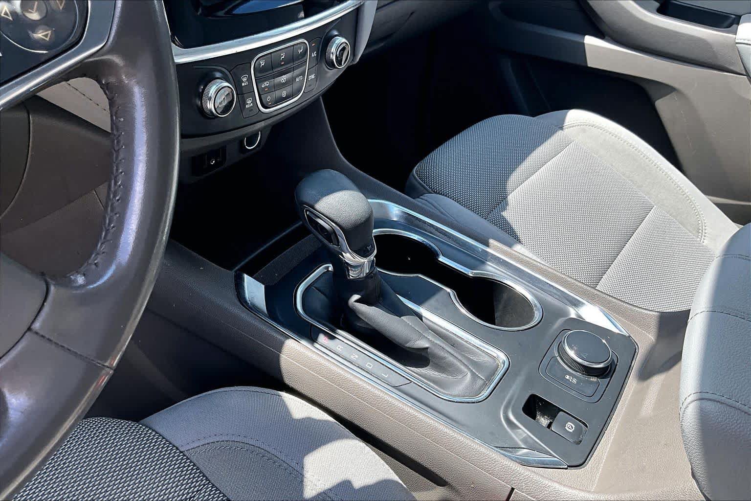 Used 2021 Chevrolet Traverse LT FWD image 15