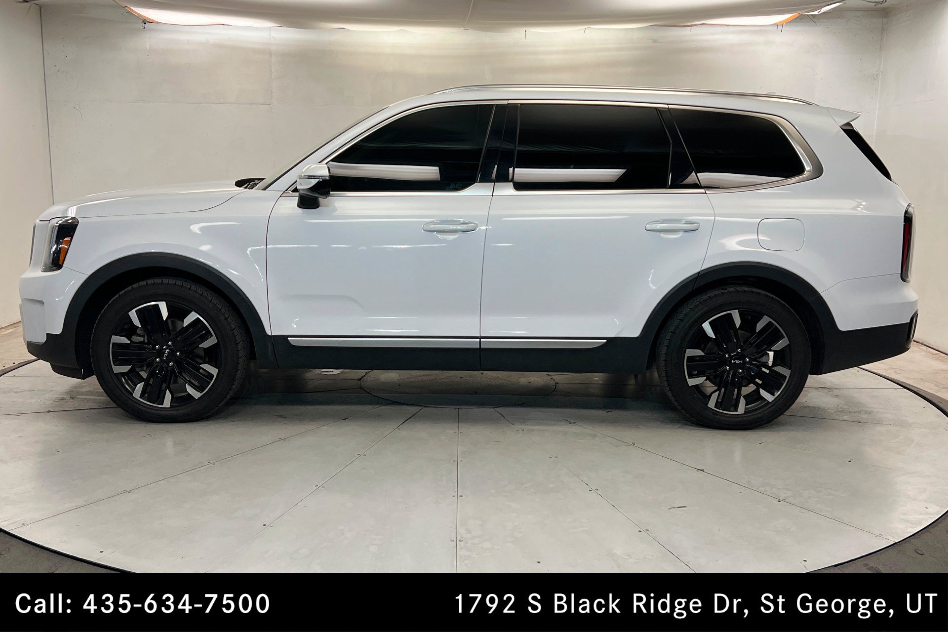 Used 2024 Kia Telluride SX w/ Towing Package AWD/4WD image 2