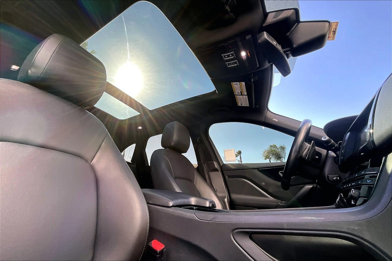 Used 2018 Jaguar F-PACE Premium image 22