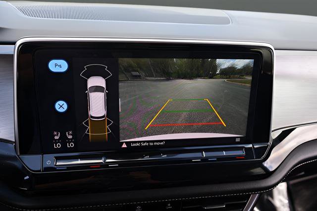 Certified 2025 Volkswagen Atlas Cross Sport SE image 24