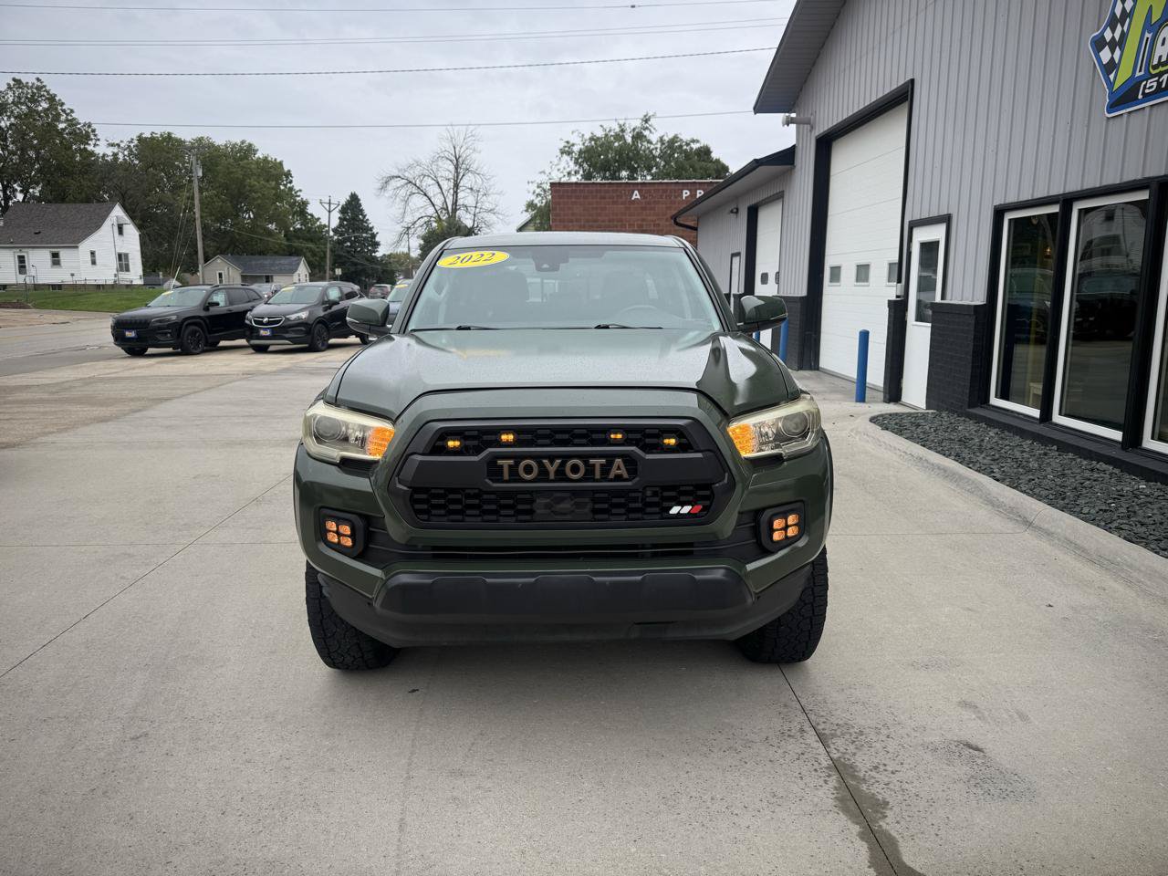 Used 2022 Toyota Tacoma SR5 w/ Trail Edition AWD/4WD image 2