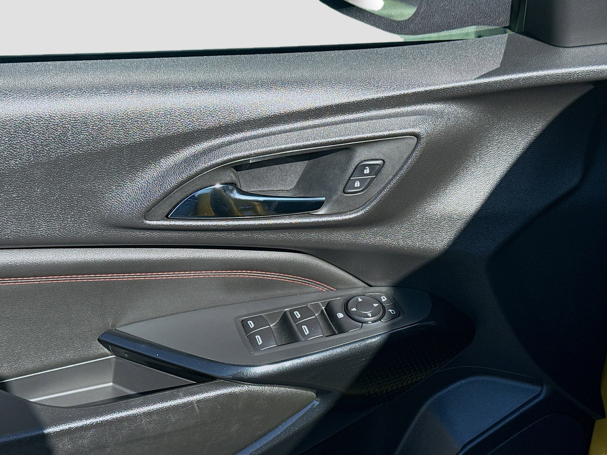 Used 2024 Chevrolet Trax RS w/ Driver Confidence Package image 16